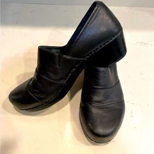 Black Dansko Clogs Size 9.5
